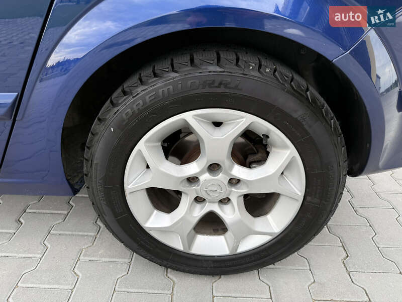 Хэтчбек Opel Astra 2006 в Черновцах