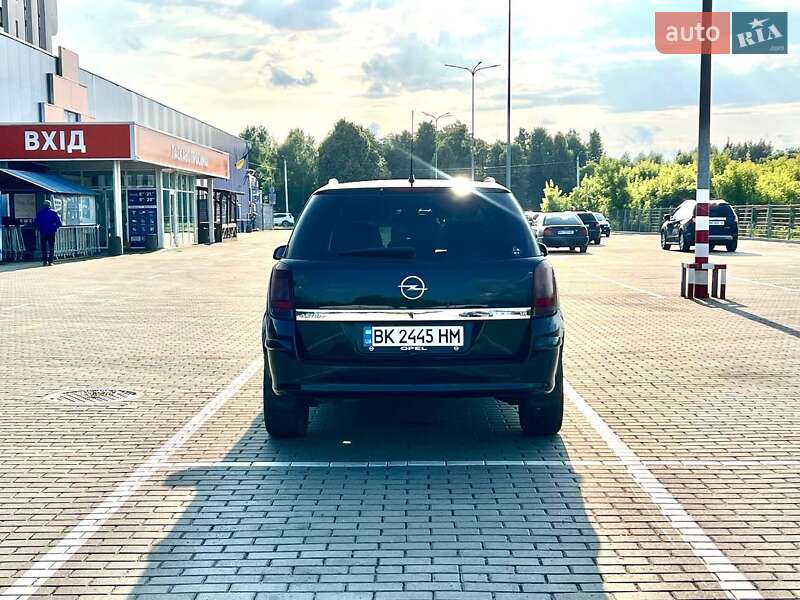 Универсал Opel Astra 2008 в Дубно