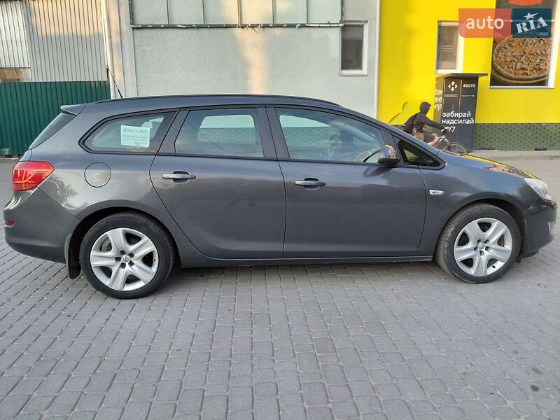 Універсал Opel Astra 2011 в Вінниці