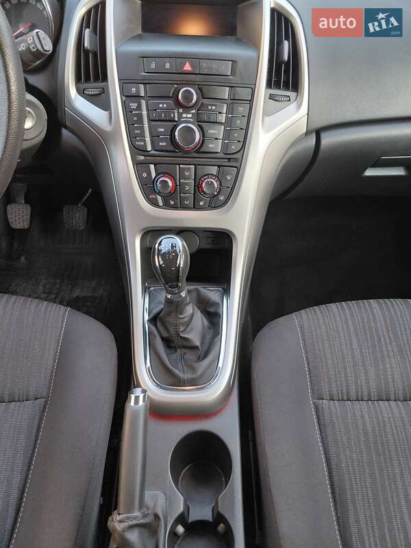 Універсал Opel Astra 2011 в Вінниці