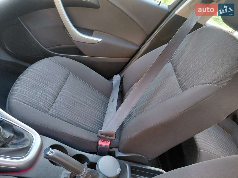 Універсал Opel Astra 2011 в Вінниці