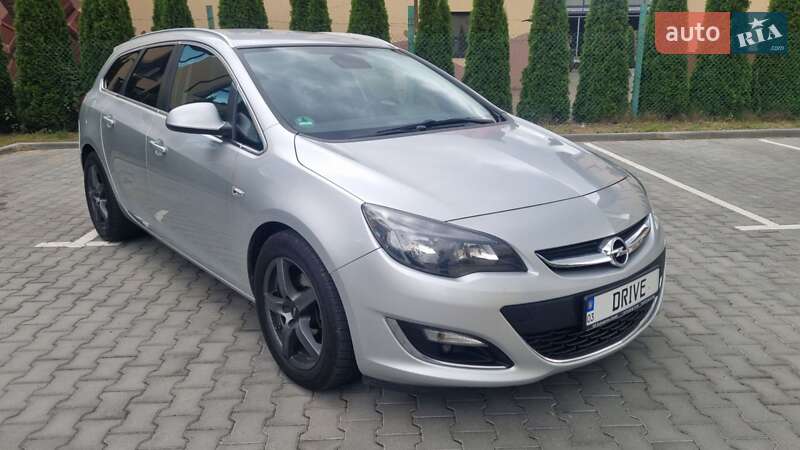 Універсал Opel Astra 2014 в Луцьку