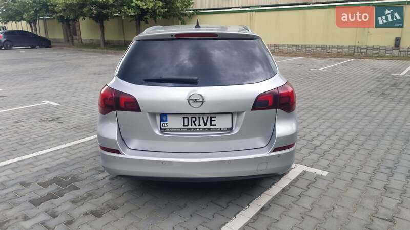 Універсал Opel Astra 2014 в Луцьку