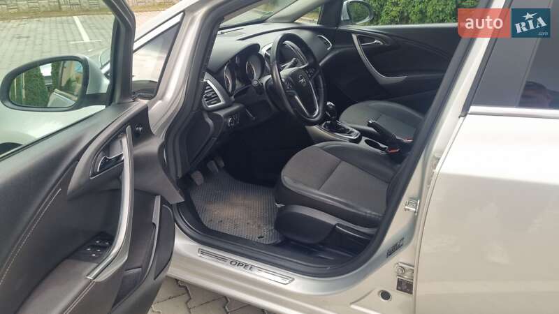 Універсал Opel Astra 2014 в Луцьку