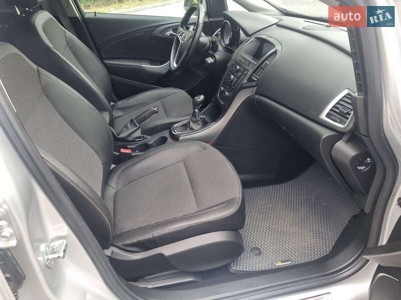 Універсал Opel Astra 2014 в Луцьку