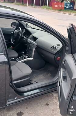Хэтчбек Opel Astra 2012 в 