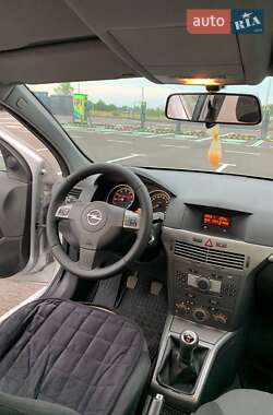 Универсал Opel Astra 2006 в 
