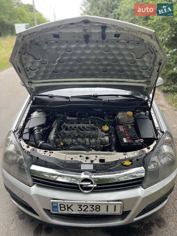 Универсал Opel Astra 2005 в Ровно