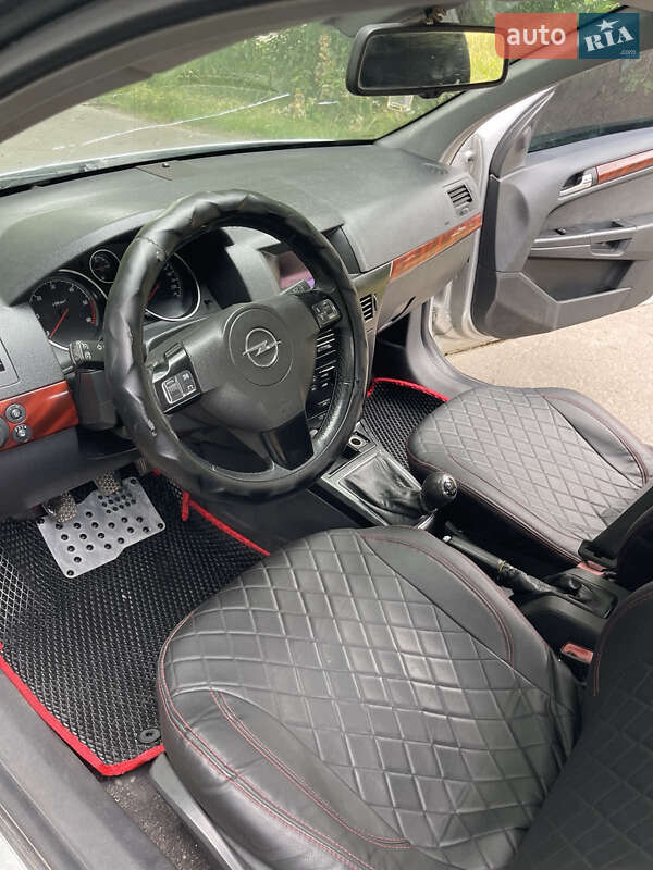 Универсал Opel Astra 2005 в Ровно