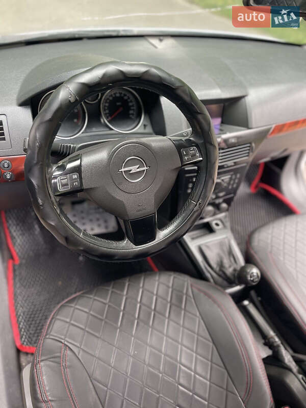 Универсал Opel Astra 2005 в Ровно