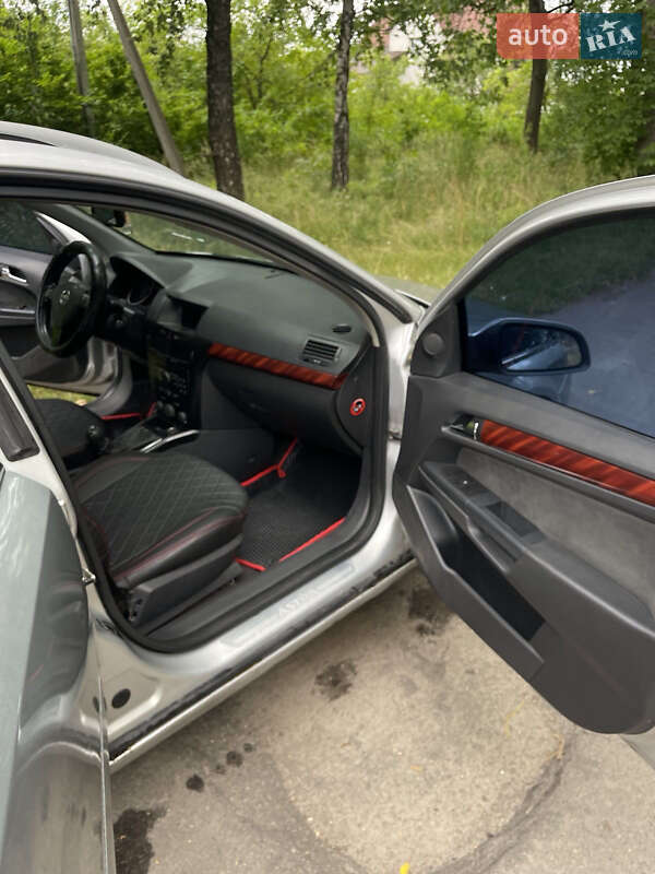 Универсал Opel Astra 2005 в Ровно