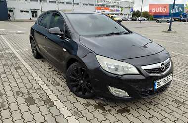 Хэтчбек Opel Astra 2011 в 