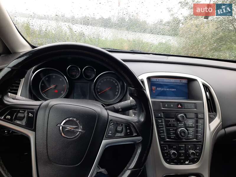 Универсал Opel Astra 2011 в Киеве
