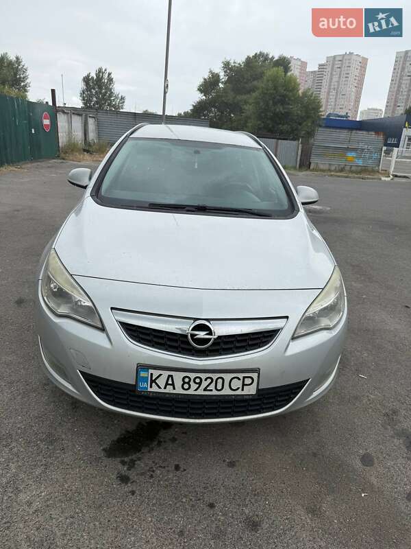 Универсал Opel Astra 2011 в Киеве
