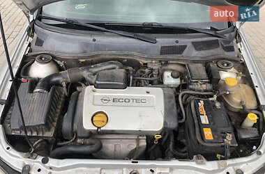 Хэтчбек Opel Astra 1998 в 