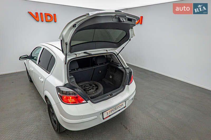 Хетчбек Opel Astra 2012 в Києві