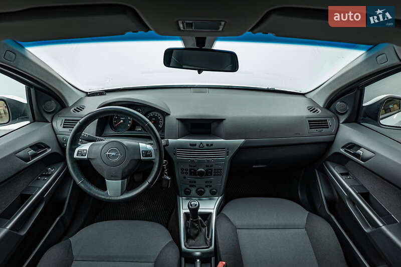 Хетчбек Opel Astra 2012 в Києві