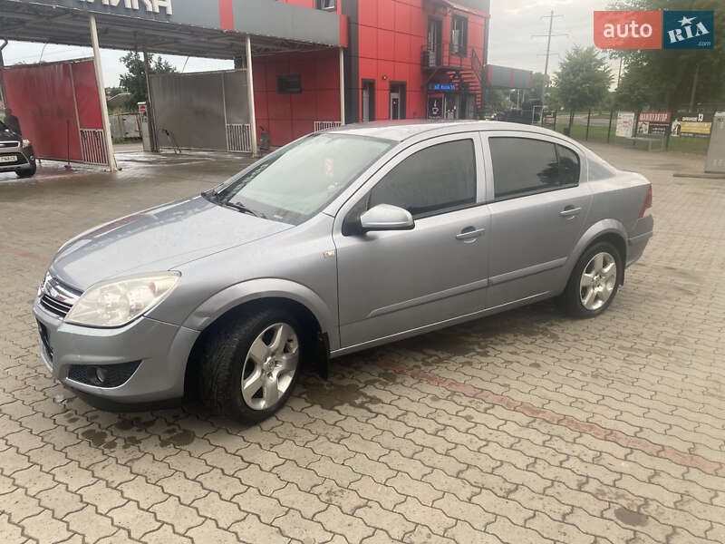 Седан Opel Astra 2008 в Калуше