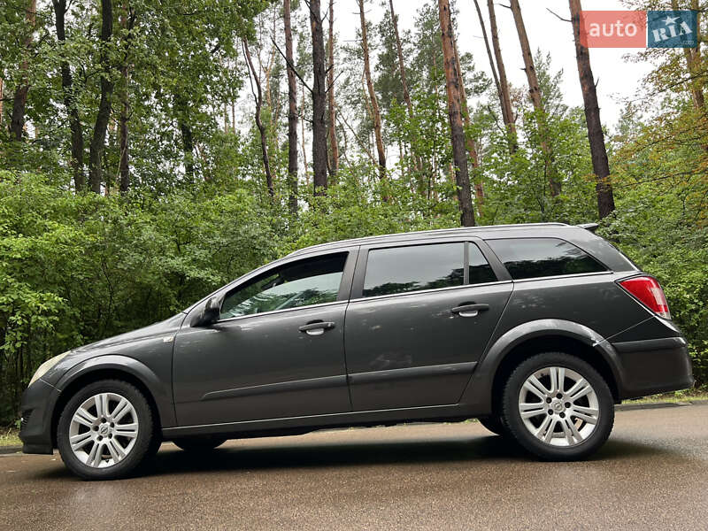 Универсал Opel Astra 2009 в Житомире
