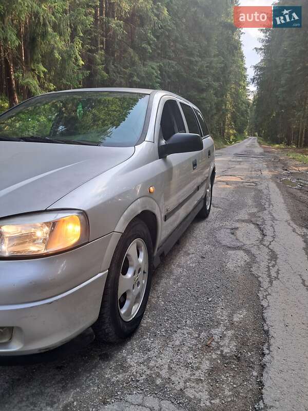 Универсал Opel Astra 2005 в Городке