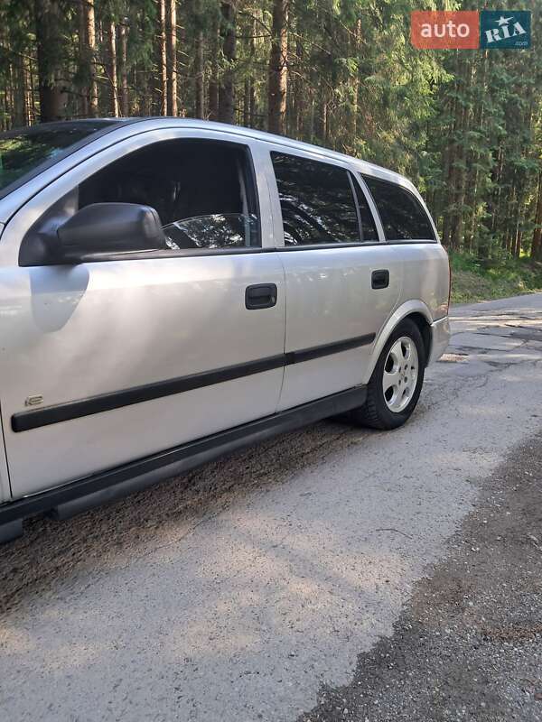 Универсал Opel Astra 2005 в Городке