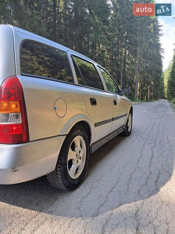 Универсал Opel Astra 2005 в Городке