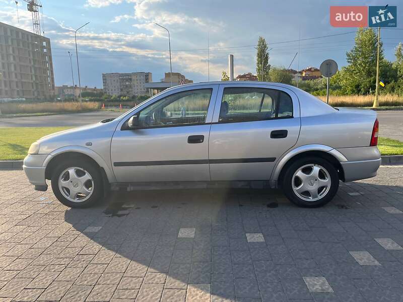 Седан Opel Astra 2005 в Ужгороде