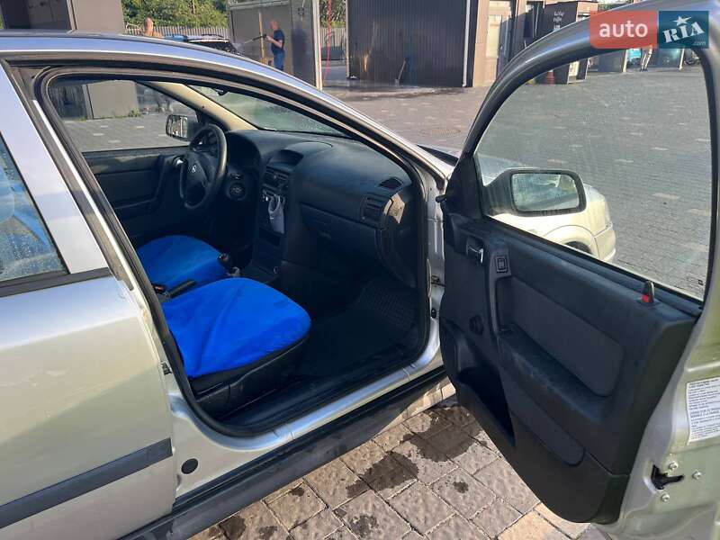Седан Opel Astra 2005 в Ужгороде