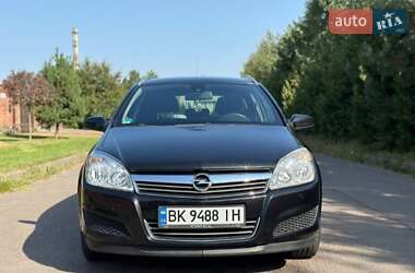 Універсал Opel Astra 2009 в Рівному