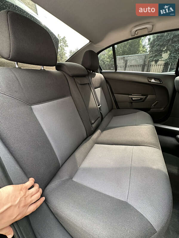 Седан Opel Astra 2008 в Тернополе