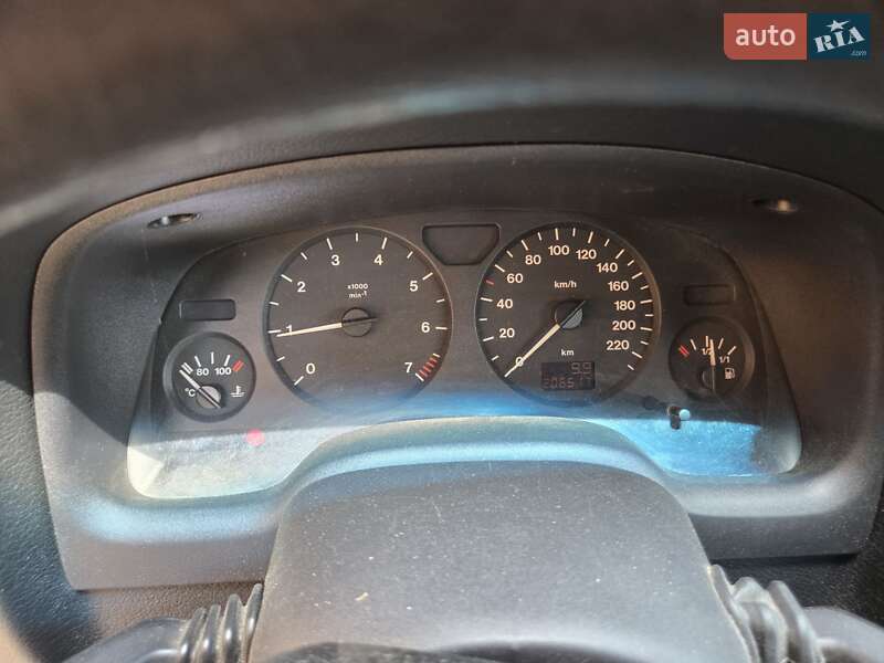 Седан Opel Astra 2000 в Львові