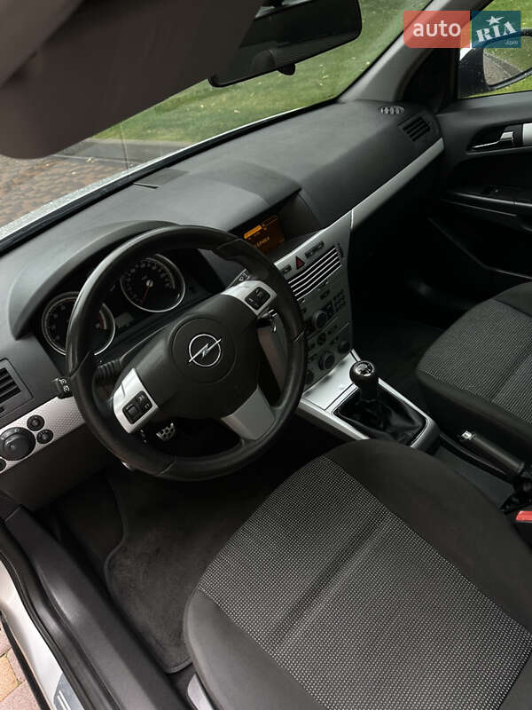 Хэтчбек Opel Astra 2005 в Броварах