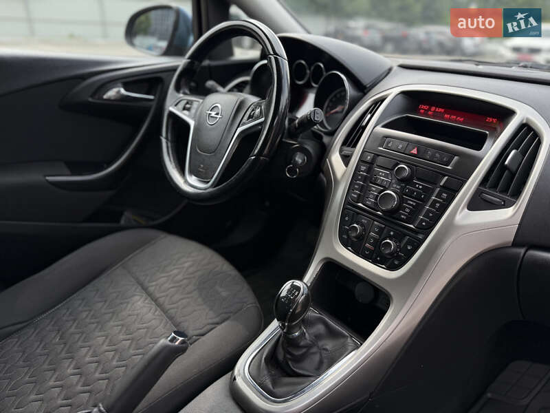 Хетчбек Opel Astra 2013 в Луцьку