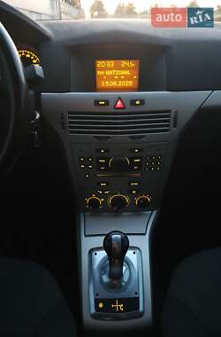 Хэтчбек Opel Astra 2007 в 