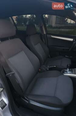 Хэтчбек Opel Astra 2007 в 