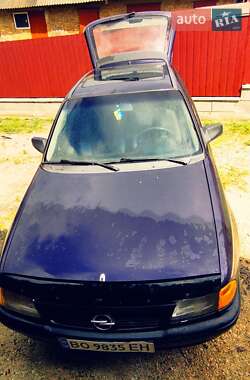 Хэтчбек Opel Astra 1993 в 