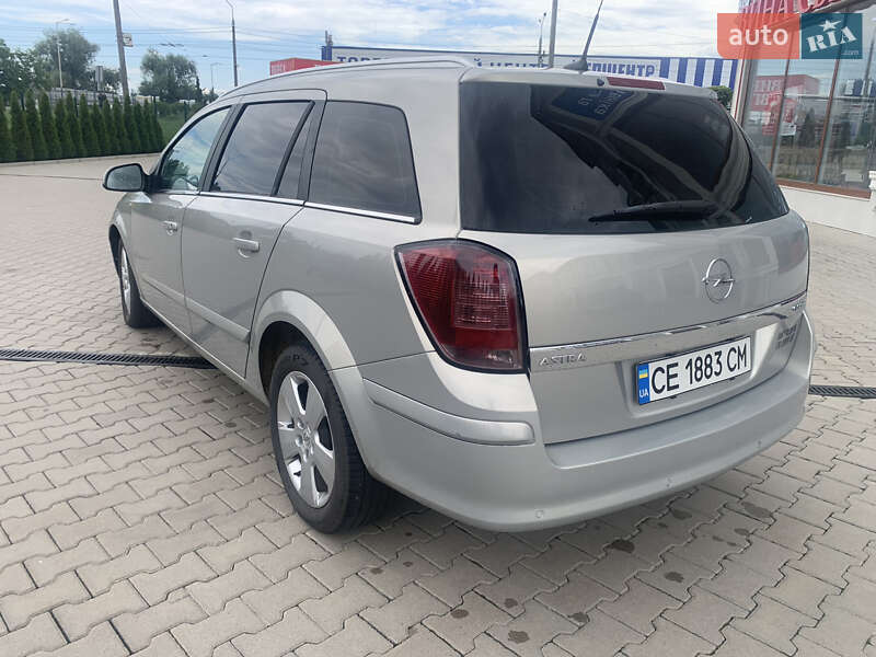 Универсал Opel Astra 2010 в Черновцах