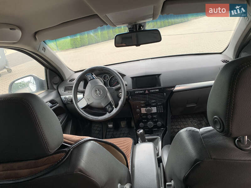 Универсал Opel Astra 2010 в Черновцах