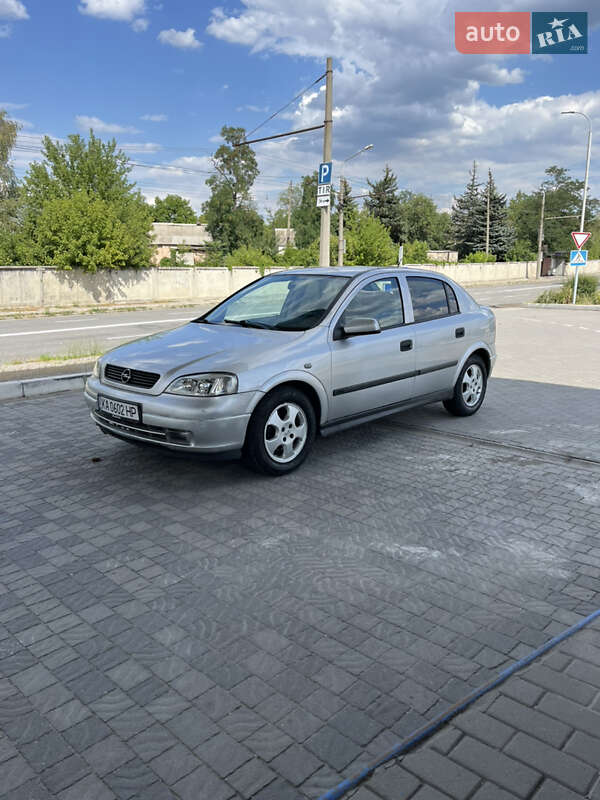 Хэтчбек Opel Astra 2000 в Запорожье