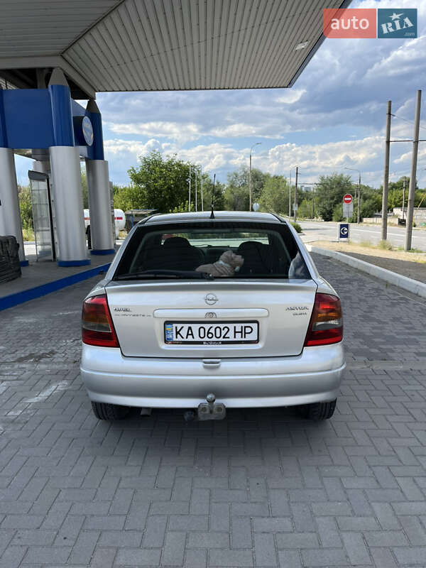 Хэтчбек Opel Astra 2000 в Запорожье