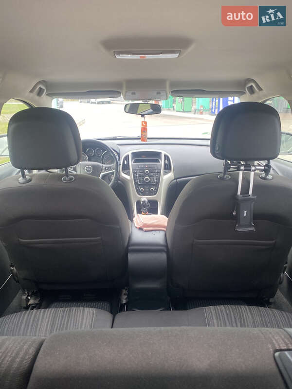 Универсал Opel Astra 2011 в Ивано-Франковске