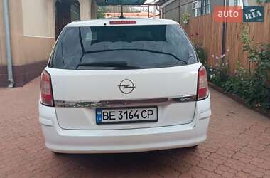 Универсал Opel Astra 2010 в 