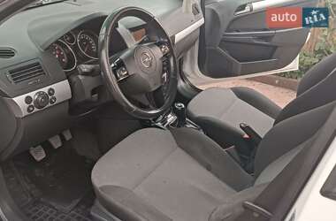 Универсал Opel Astra 2010 в 