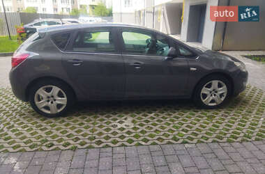Хэтчбек Opel Astra 2011 в 