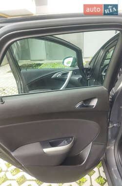 Хэтчбек Opel Astra 2011 в 