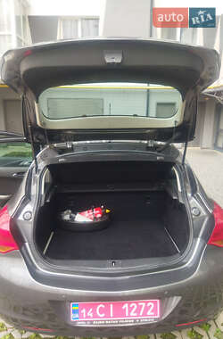 Хэтчбек Opel Astra 2011 в 