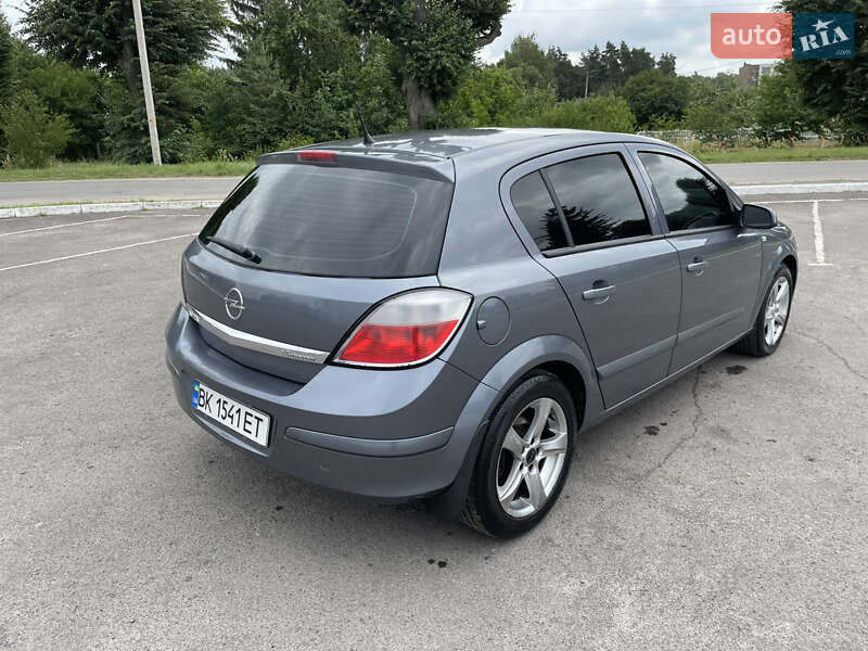 Хэтчбек Opel Astra 2006 в Радивилове