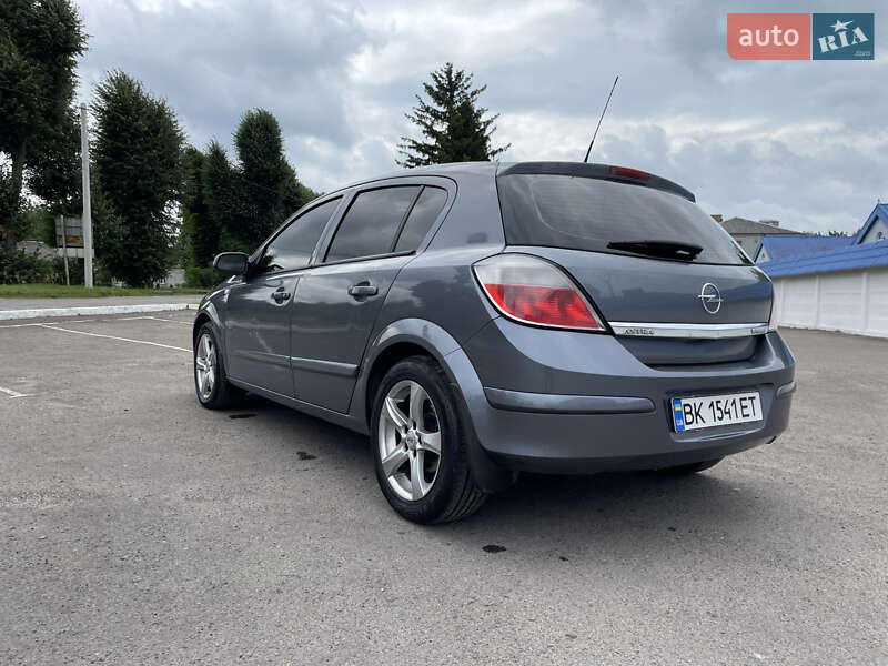 Хэтчбек Opel Astra 2006 в Радивилове