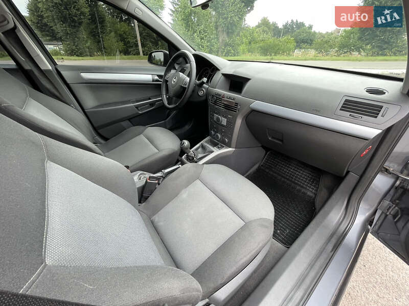 Хэтчбек Opel Astra 2006 в Радивилове