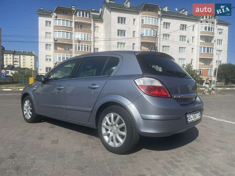 Хэтчбек Opel Astra 2005 в Стрые